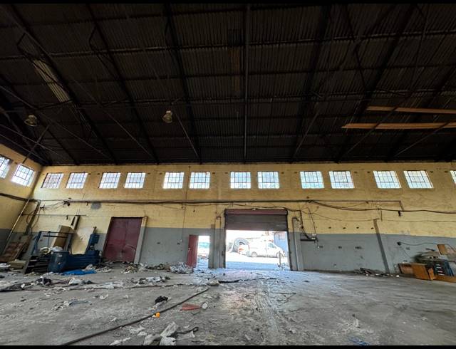 3,110M² WAREHOUSE TO LET IN INDUSTRIA WEST